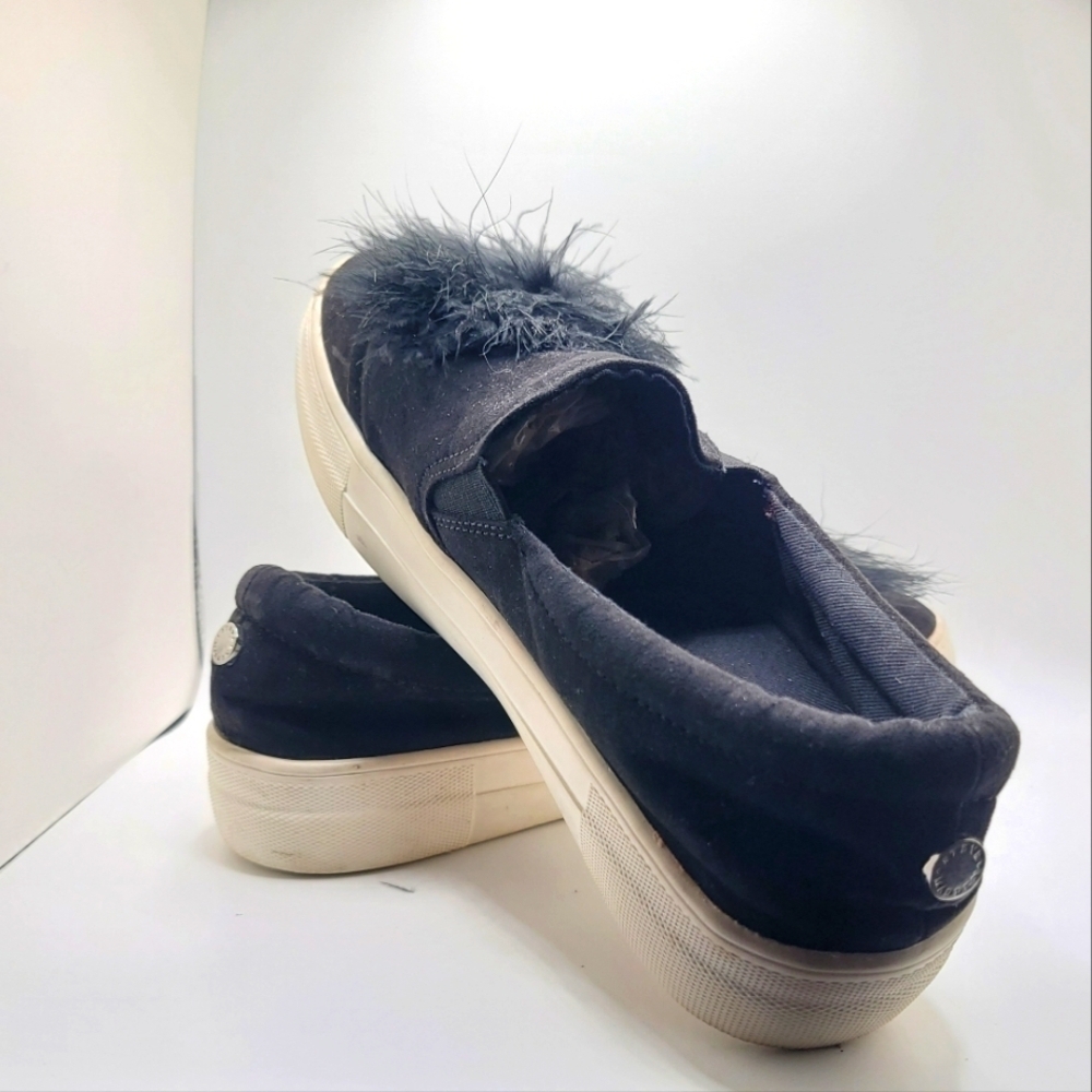 Steve Madden Furry Fuzzy Black Flats Thick Sole Sneakers 9M